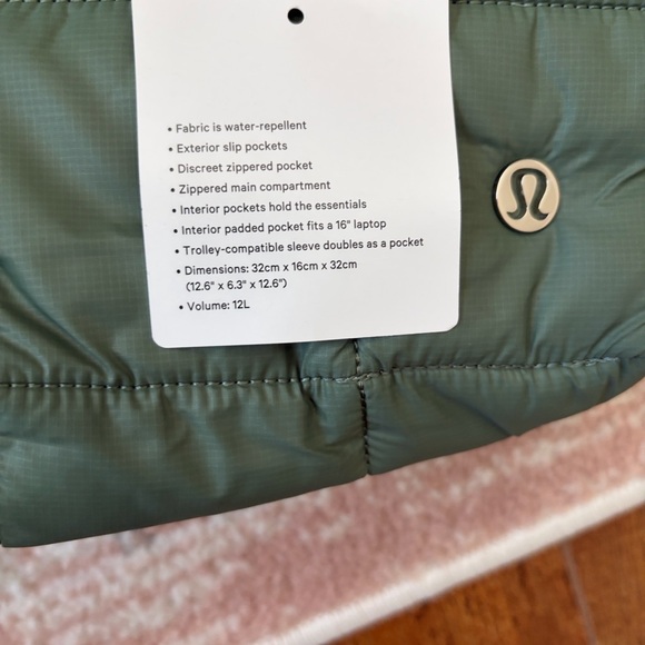 Lululemon Green (Eucalyptus) Quilted 12L Tote Bag - Picture 8 of 8
